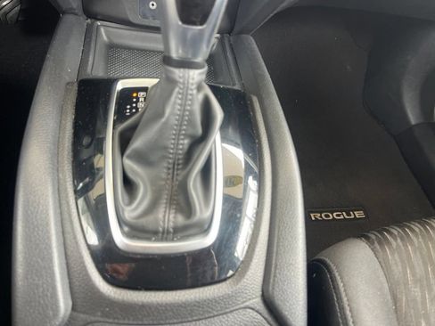 Used 2020 Nissan Rogue SV AWD/4WD image 19