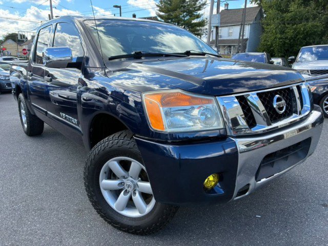 Used 2012 Nissan Titan SV w/ SV Value Truck Pkg RWD image 3