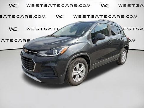 Used 2020 Chevrolet Trax LT w/ Driver Confidence Package FWD image 1