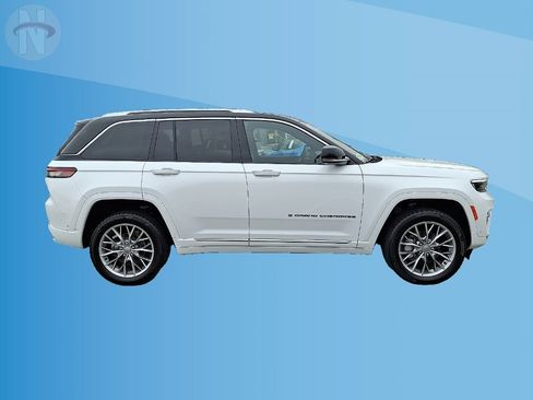 Certified 2023 Jeep Grand Cherokee Summit w/ Adv Protech Group IV AWD/4WD image 18