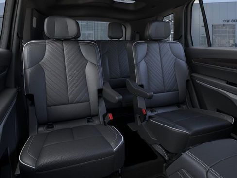 New 2026 Cadillac Vistiq Platinum AWD/4WD image 17