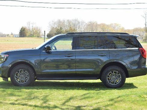 Certified 2025 Ford Expedition Active AWD/4WD image 4