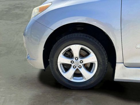 Used 2011 Toyota Sienna LE FWD image 36