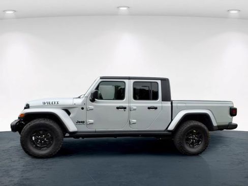 Used 2022 Jeep Gladiator Sport AWD/4WD image 5