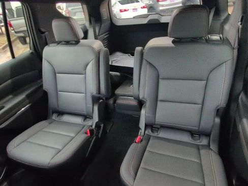 Used 2024 Chevrolet Traverse Z71 w/ Enhanced Driving Package image 8