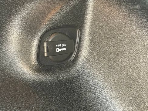 Used 2021 Jeep Cherokee Latitude Plus FWD image 31
