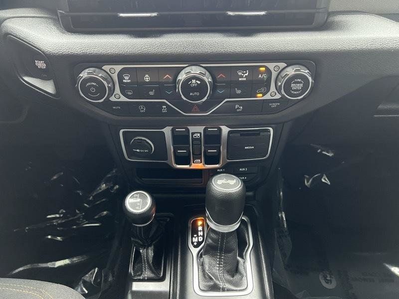 Used 2025 Jeep Wrangler Unlimited Sport AWD/4WD image 16