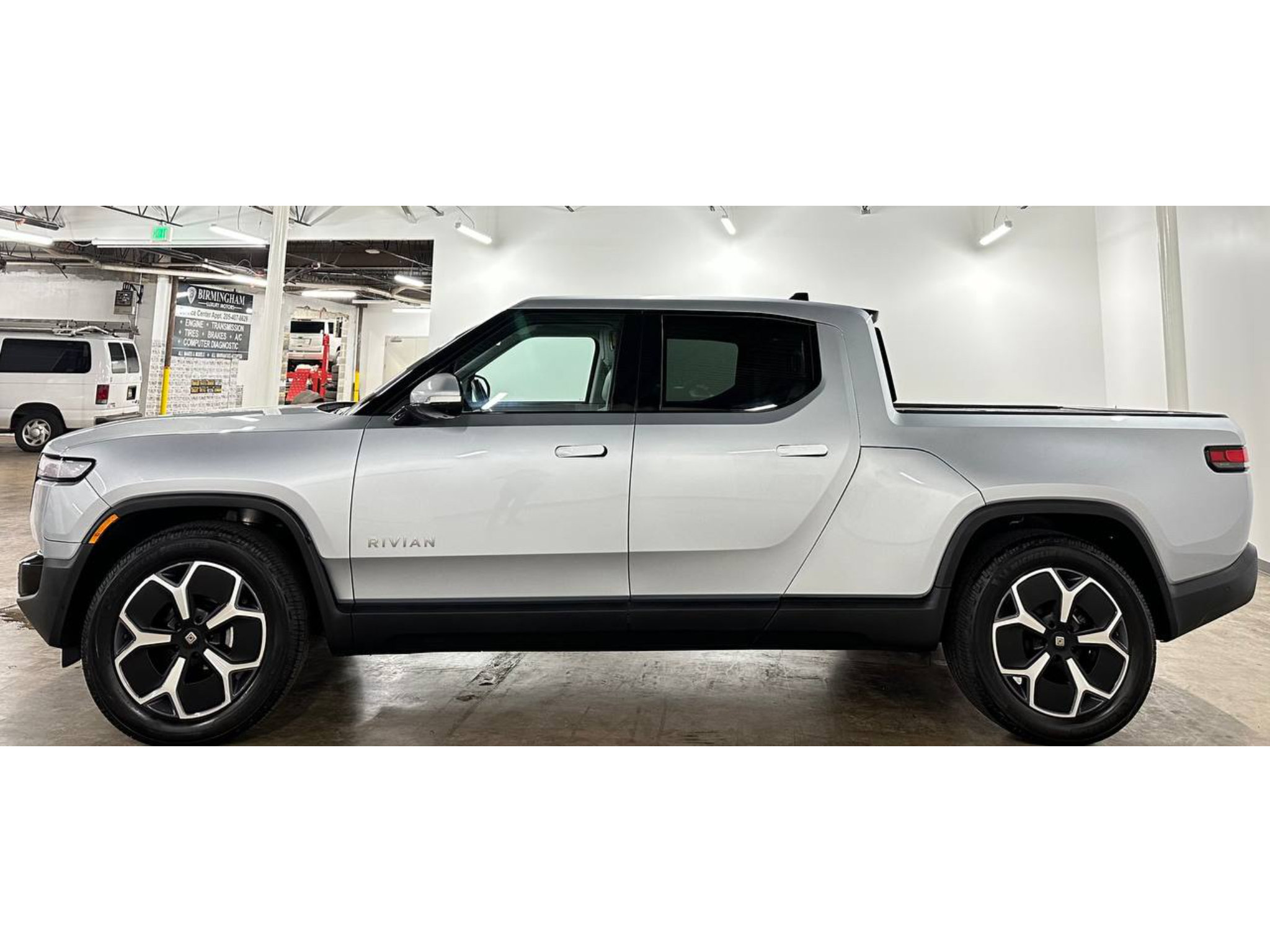 Used 2023 Rivian R1T Adventure Dual AWD/4WD image 8