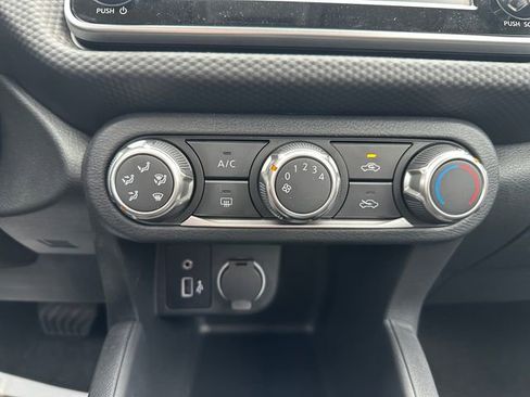 New 2025 Nissan Kicks Play S image 17
