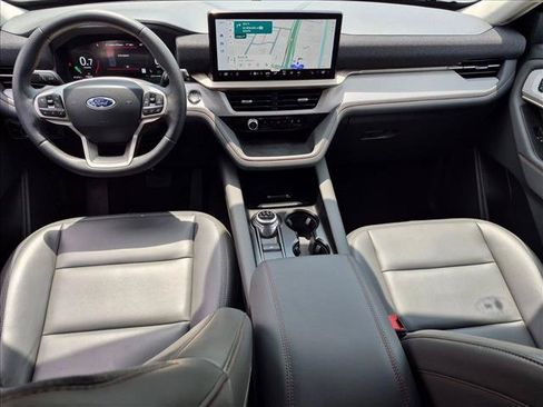 Used 2025 Ford Explorer Active w/ Active Comfort Package RWD image 17