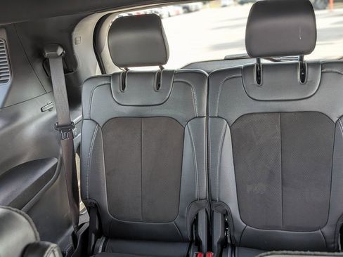 Used 2023 Jeep Grand Cherokee L Laredo image 27