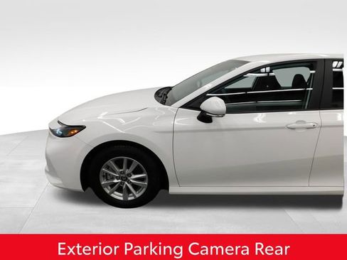 Used 2025 Toyota Camry LE image 12
