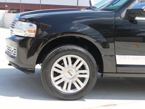 Used 2014 Lincoln Navigator 2WD image 10