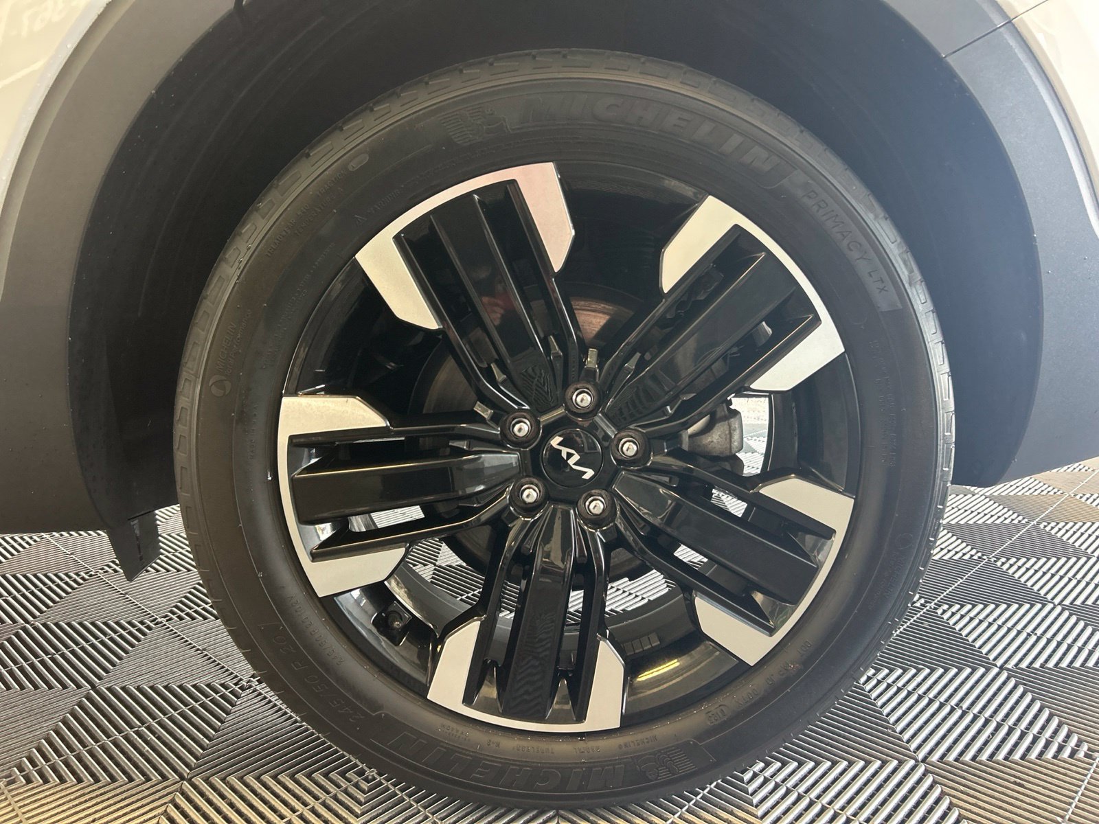 Used 2023 Kia Telluride SX AWD/4WD image 9