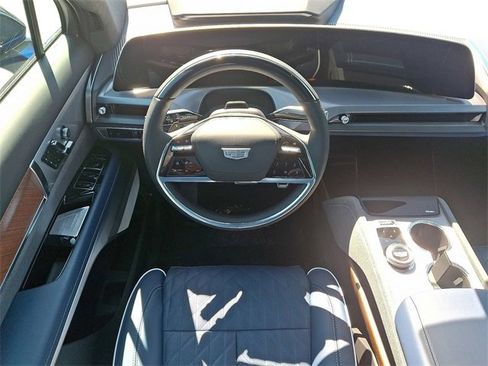 New 2026 Cadillac Vistiq Premium Luxury w/ LPO, Floor Liner Package image 11