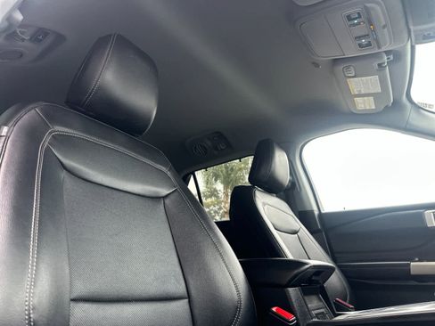 Used 2023 Ford Explorer Limited image 17