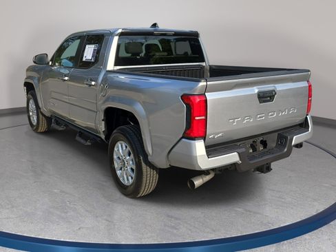 Used 2025 Toyota Tacoma SR5 AWD/4WD image 7