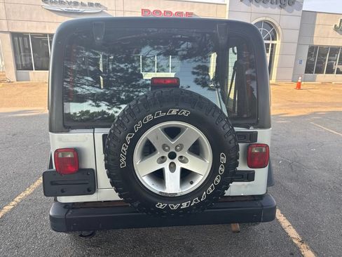 Used 2005 Jeep Wrangler Rubicon AWD/4WD image 8