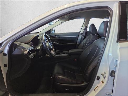 Used 2024 Nissan Altima 2.5 SR FWD image 14