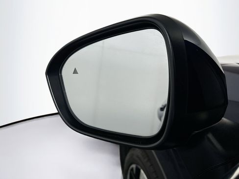 Used 2024 Mitsubishi Outlander SE image 16