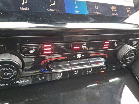 Used 2022 Jeep Grand Cherokee L Limited image 27