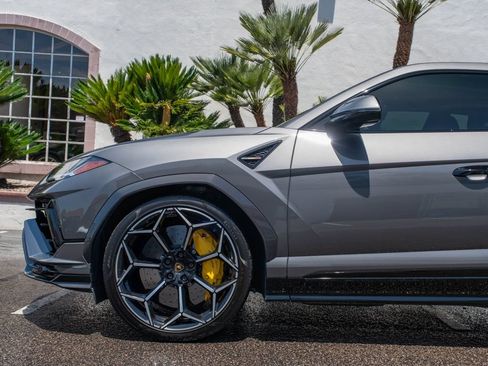 Used 2024 Lamborghini Urus Performante AWD/4WD image 33
