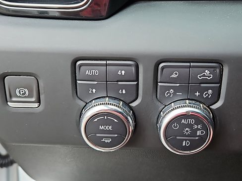 Used 2024 GMC Sierra 2500 AT4 w/ Technology Package image 19