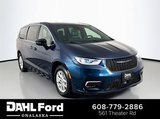 Used 2025 Chrysler Pacifica Select FWD video 1