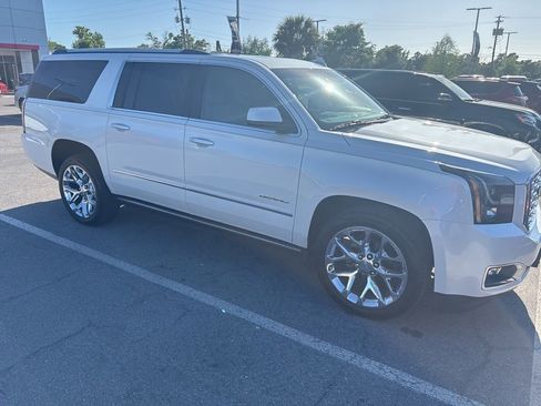 Used 2018 GMC Yukon XL Denali image 12