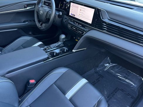 Used 2025 Toyota Camry Hybrid image 15