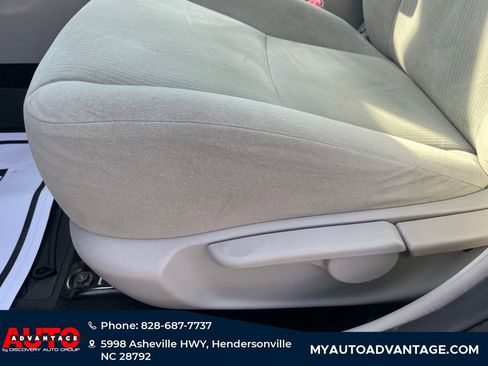 Used 2013 Toyota Corolla LE image 24