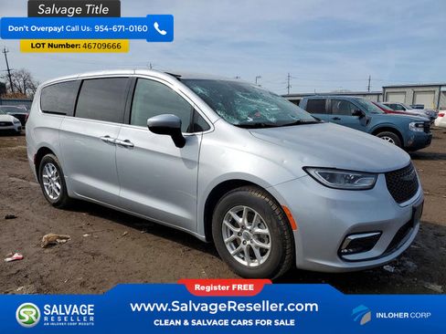 Used 2023 Chrysler Pacifica Touring-L image 5