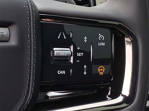 New 2026 Land Rover Range Rover Velar Dynamic SE image 13