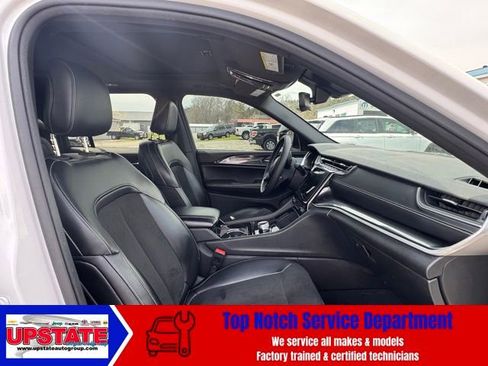 Used 2023 Jeep Grand Cherokee Altitude image 14
