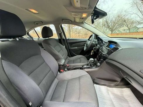 Used 2016 Chevrolet Cruze LT image 9