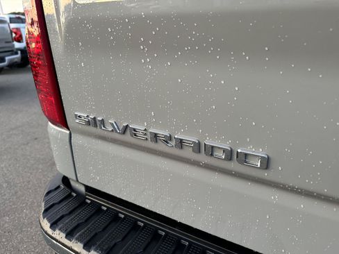 Used 2024 Chevrolet Silverado 1500 LT AWD/4WD image 7