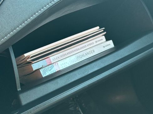 Used 2020 Toyota Highlander XLE image 31