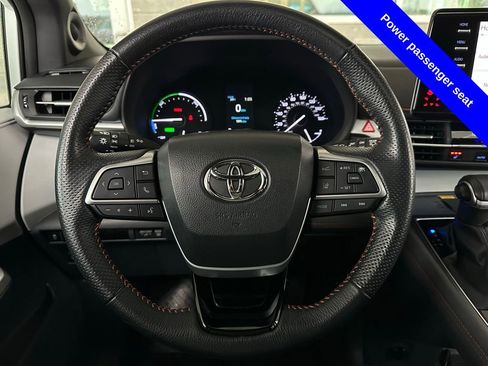 Used 2023 Toyota Sienna XSE image 12