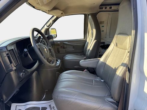 Used 2015 Chevrolet Express 3500 Extended image 9