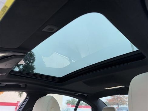 Used 2023 BMW 530e image 25