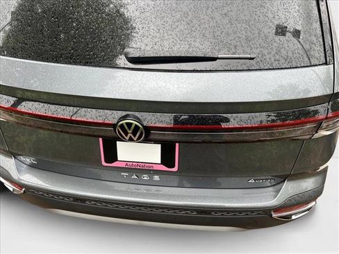 New 2025 Volkswagen Taos SEL image 10