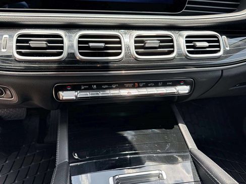 Used 2024 Mercedes-Benz GLS 450 4MATIC image 28