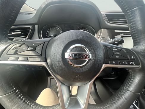 Used 2018 Nissan Rogue SL AWD/4WD image 42