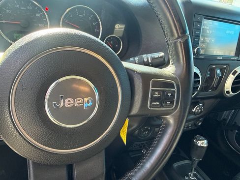 Used 2014 Jeep Wrangler Unlimited Sahara w/ Connectivity Group AWD/4WD image 21
