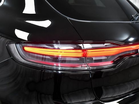 Used 2025 Porsche Macan image 78