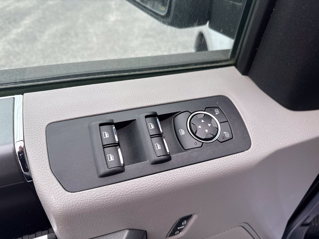 Used 2016 Ford F150 XLT w/ Equipment Group 302A Luxury AWD/4WD image 28