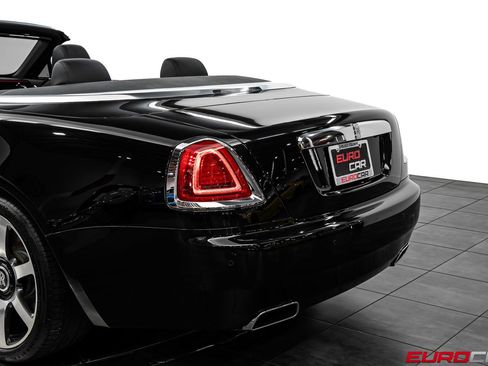 Used 2017 Rolls-Royce Dawn RWD image 19