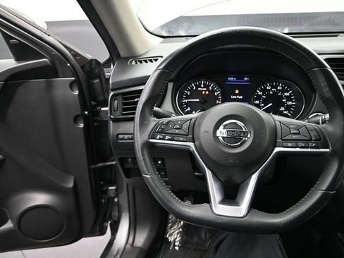 Used 2018 Nissan Rogue SV image 12