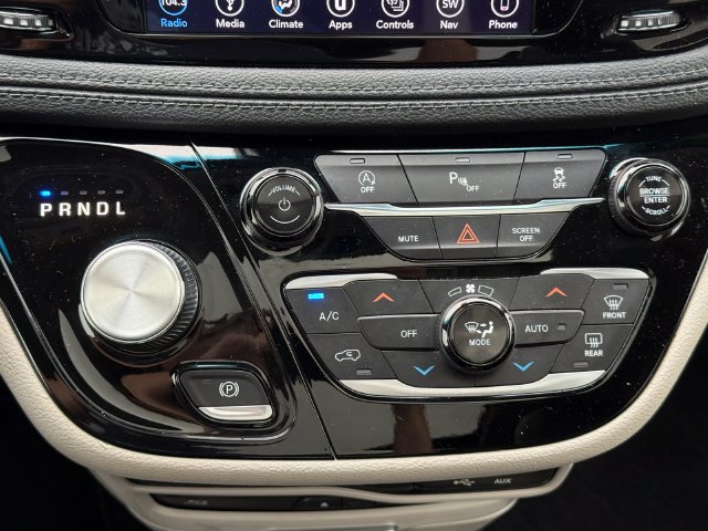 Used 2019 Chrysler Pacifica Limited FWD image 14
