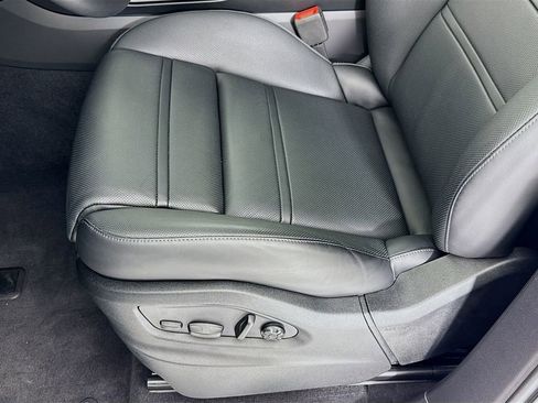 Certified 2025 Porsche Cayenne E-Hybrid AWD/4WD image 13